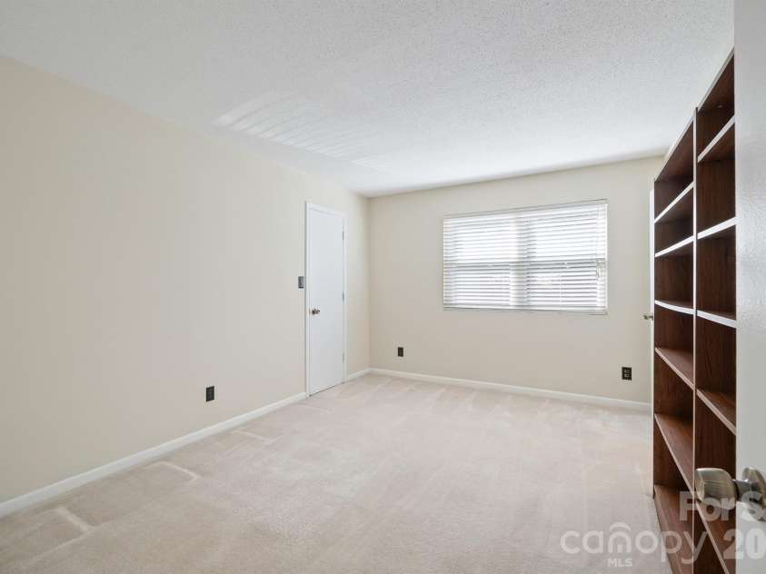 8015 Cedar Glen Drive, Charlotte, NC 28212.  MLS# CAR4308486, YatesRealty ID 2180. 