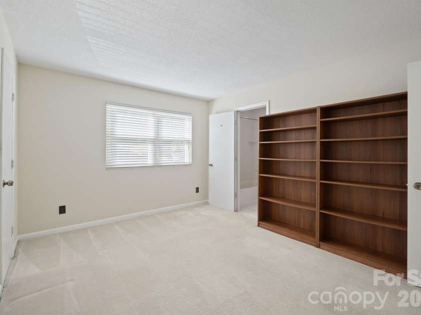 8015 Cedar Glen Drive, Charlotte, NC 28212.  MLS# CAR4308486, YatesRealty ID 2180. 