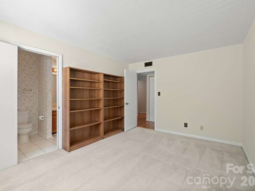 8015 Cedar Glen Drive, Charlotte, NC 28212.  MLS# CAR4308486, YatesRealty ID 2180. 