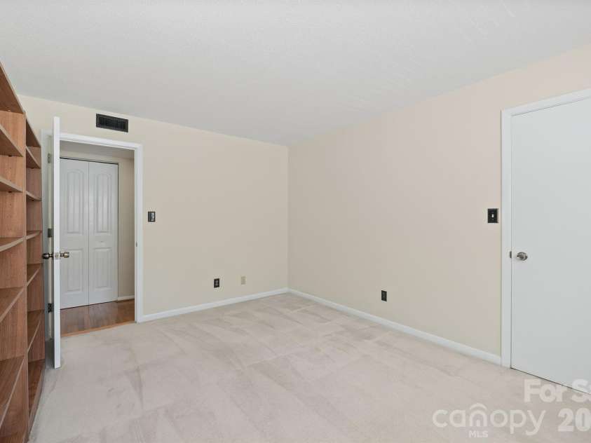 8015 Cedar Glen Drive, Charlotte, NC 28212.  MLS# CAR4308486, YatesRealty ID 2180. 