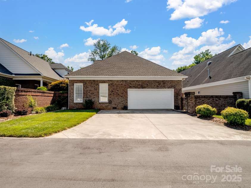 5572 Yorke Street, Concord, NC 28027.  MLS# CAR4274605, YatesRealty ID 21800. 