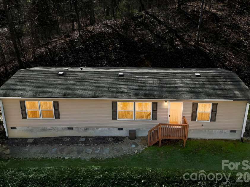 256 Inglewood Cove Road, Waynesville, NC 28786.  MLS# CAR4359162, YatesRealty ID 21801. 