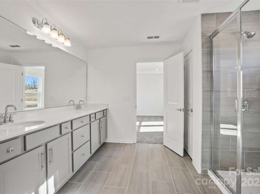 14113 New Crest Lane, Huntersville, NC 28078.  MLS# CAR4268587, YatesRealty ID 21802. Primary Bathroom