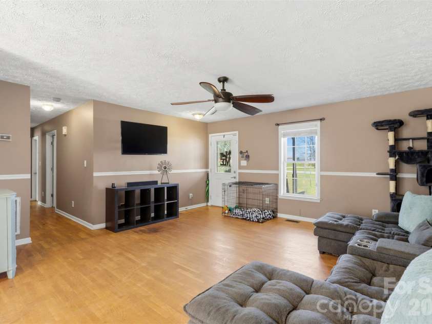 3603 Weatherly Lane, Shelby, NC 28150.  MLS# CAR4362040, YatesRealty ID 21802. 