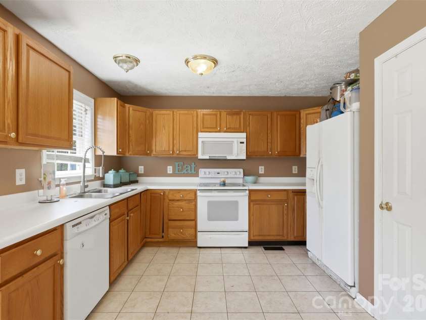 3603 Weatherly Lane, Shelby, NC 28150.  MLS# CAR4362040, YatesRealty ID 21802. 