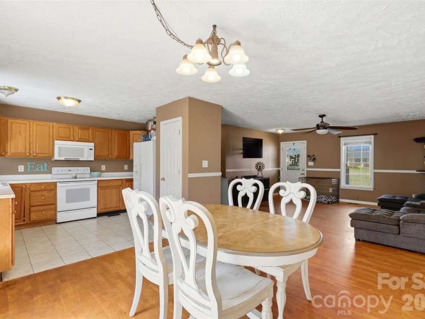 3603 Weatherly Lane, Shelby, NC 28150.  MLS# CAR4362040, YatesRealty ID 21802. 