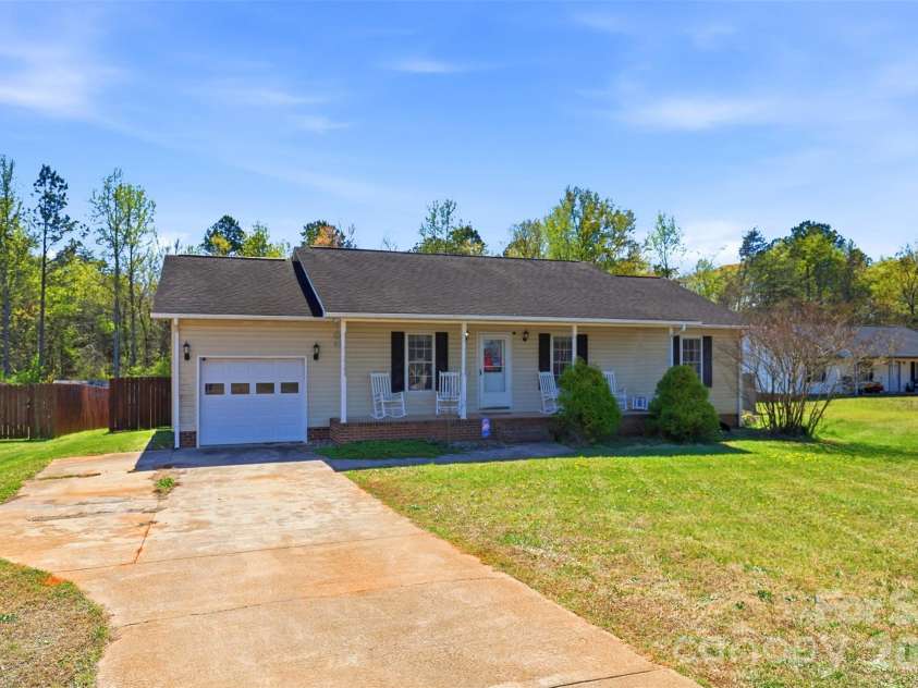 3603 Weatherly Lane, Shelby, NC 28150.  MLS# CAR4362040, YatesRealty ID 21802. 