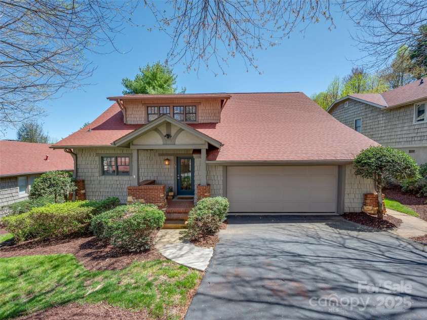 19 Lacoste Drive, Hendersonville, NC 28739.  MLS# CAR4249996, YatesRealty ID 21804. 