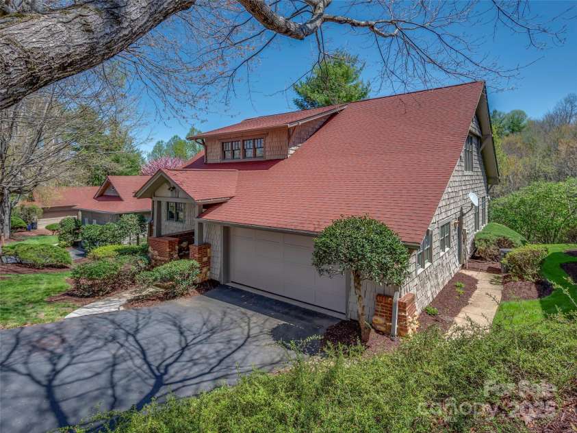 19 Lacoste Drive, Hendersonville, NC 28739.  MLS# CAR4249996, YatesRealty ID 21804. 