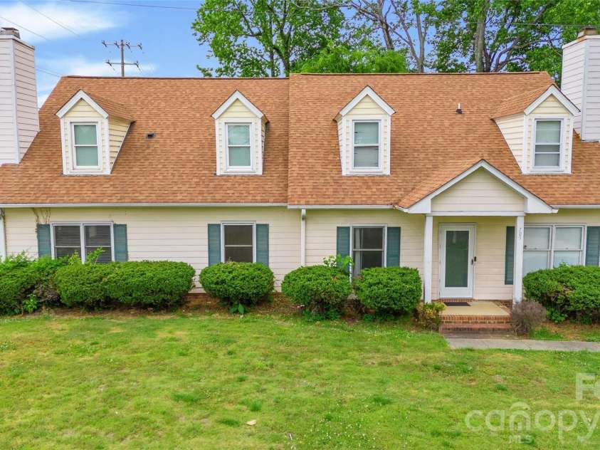 701 Jerilyn Drive, Charlotte, NC 28212.  MLS# CAR4378579, YatesRealty ID 21804. 