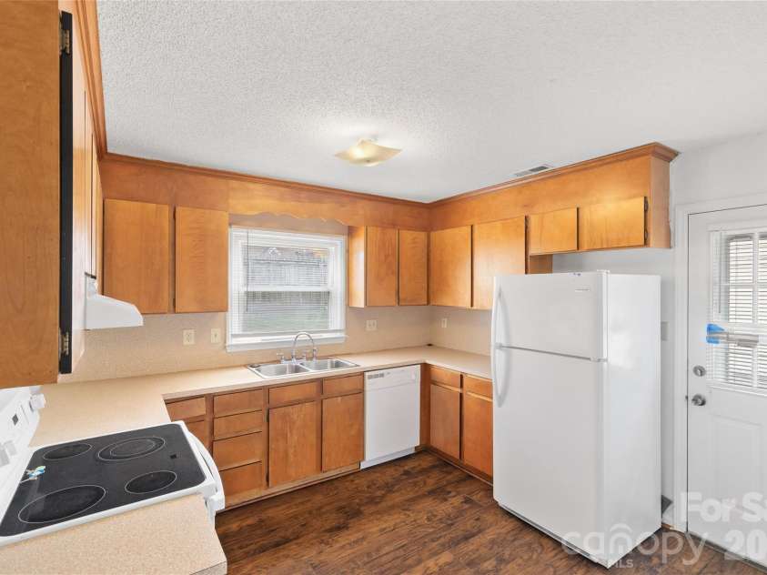 701 Jerilyn Drive, Charlotte, NC 28212.  MLS# CAR4378579, YatesRealty ID 21804. 