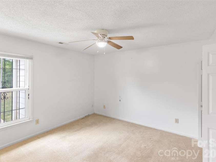 701 Jerilyn Drive, Charlotte, NC 28212.  MLS# CAR4378579, YatesRealty ID 21804. 