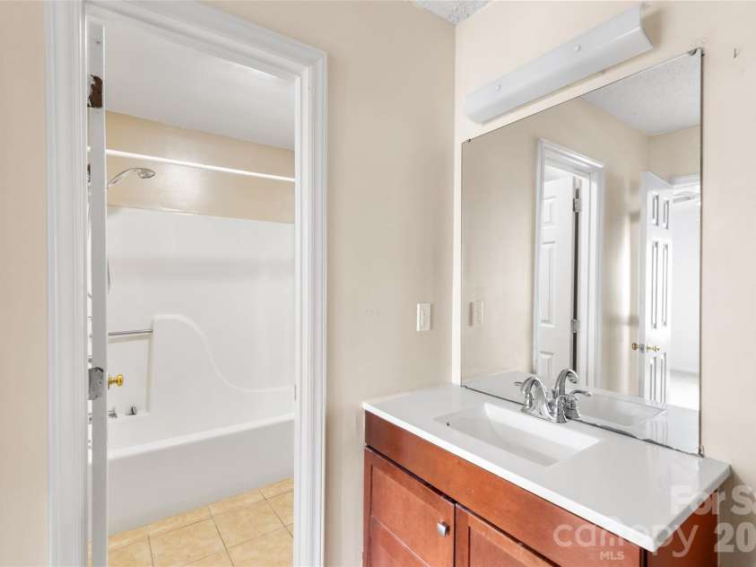 701 Jerilyn Drive, Charlotte, NC 28212.  MLS# CAR4378579, YatesRealty ID 21804. 