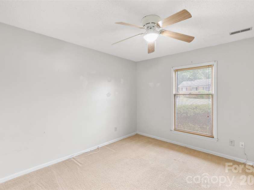 701 Jerilyn Drive, Charlotte, NC 28212.  MLS# CAR4378579, YatesRealty ID 21804. 