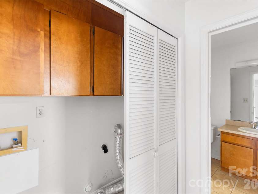 701 Jerilyn Drive, Charlotte, NC 28212.  MLS# CAR4378579, YatesRealty ID 21804. 