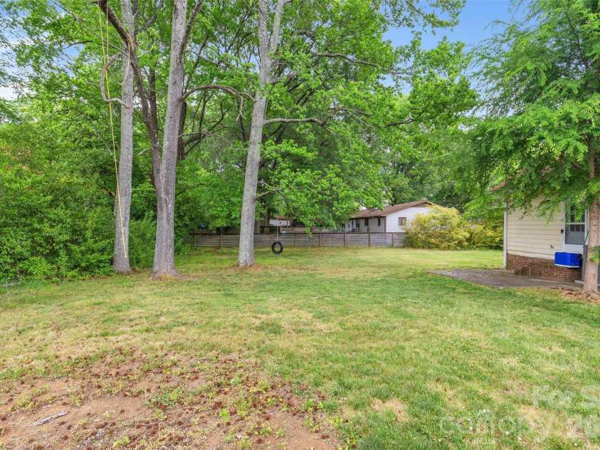 701 Jerilyn Drive, Charlotte, NC 28212.  MLS# CAR4378579, YatesRealty ID 21804. 