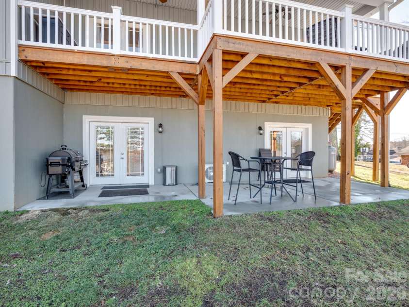 9464 Riviera Drive, Sherrills Ford, NC 28673.  MLS# CAR4340867, YatesRealty ID 21805. 