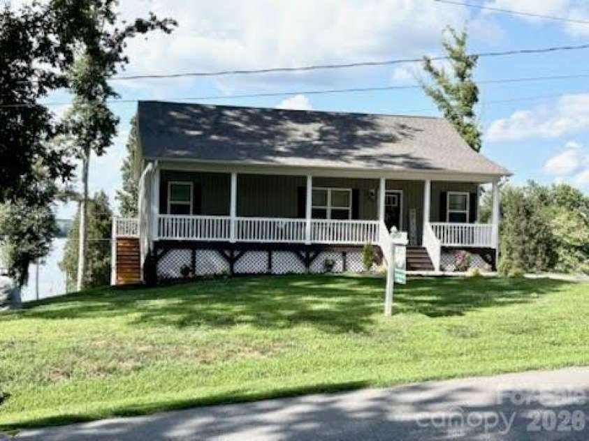 9464 Riviera Drive, Sherrills Ford, NC 28673.  MLS# CAR4415647, YatesRealty ID 21805. 