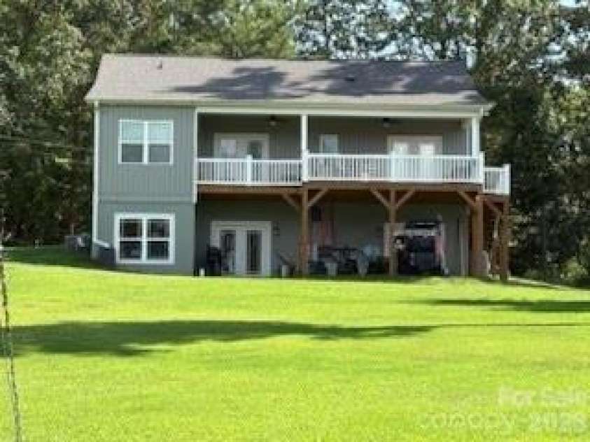 9464 Riviera Drive, Sherrills Ford, NC 28673.  MLS# CAR4415647, YatesRealty ID 21805. 