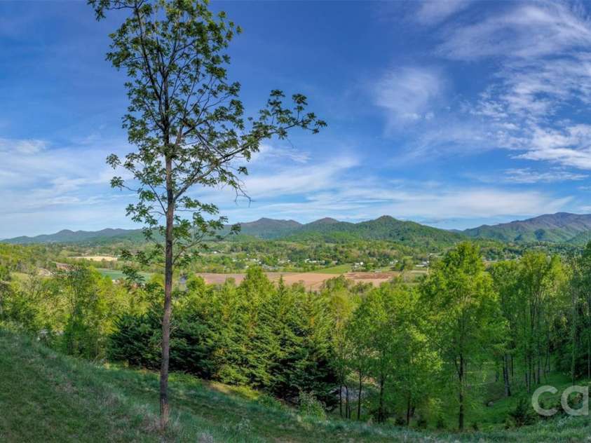 345 Moorehill Drive, Waynesville, NC 28786.  MLS# CAR4381731, YatesRealty ID 21806. 