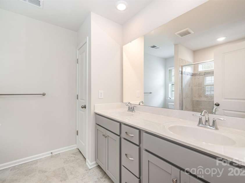 12912 Canterbury Castle Drive, Charlotte, NC 28273.  MLS# CAR4272010, YatesRealty ID 21807. 