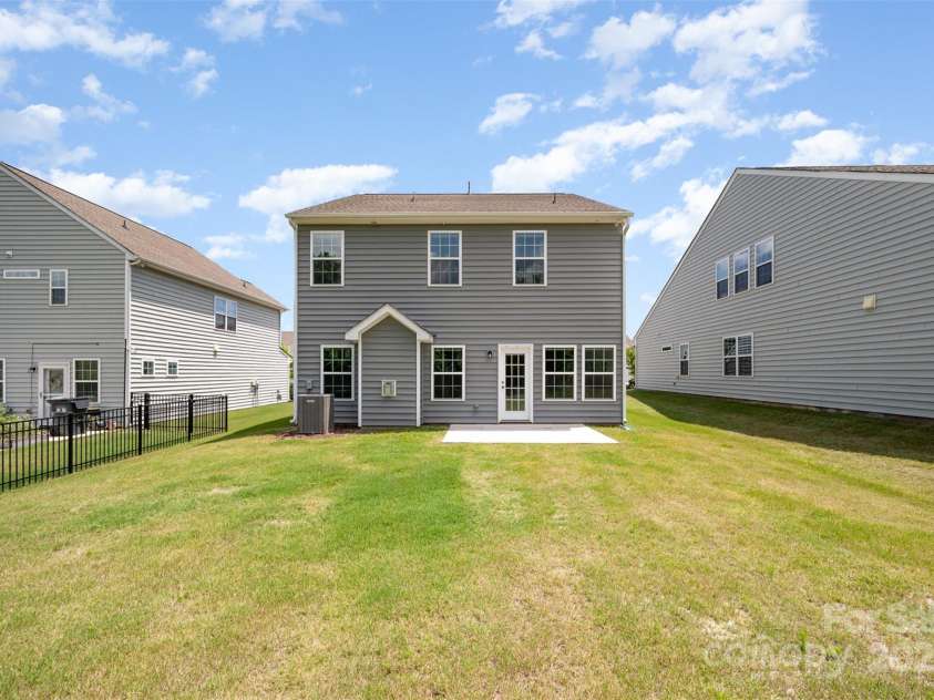 12912 Canterbury Castle Drive, Charlotte, NC 28273.  MLS# CAR4272010, YatesRealty ID 21807. 