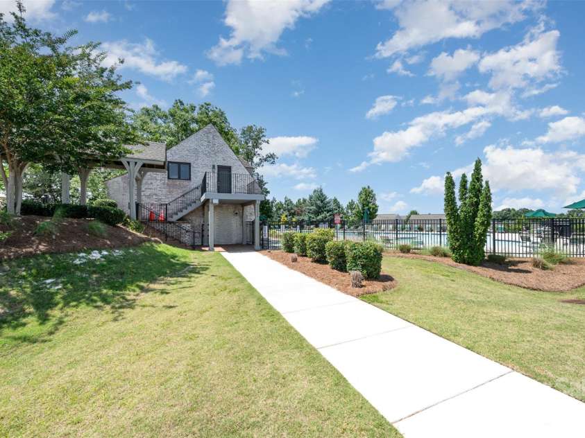 12912 Canterbury Castle Drive, Charlotte, NC 28273.  MLS# CAR4272010, YatesRealty ID 21807. 