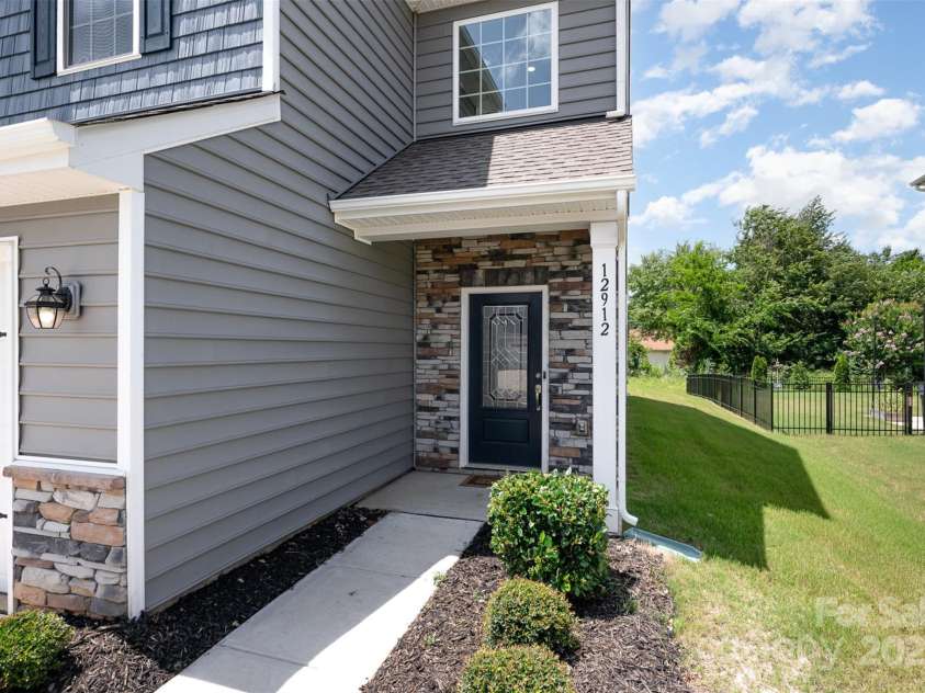 12912 Canterbury Castle Drive, Charlotte, NC 28273.  MLS# CAR4272010, YatesRealty ID 21807. 