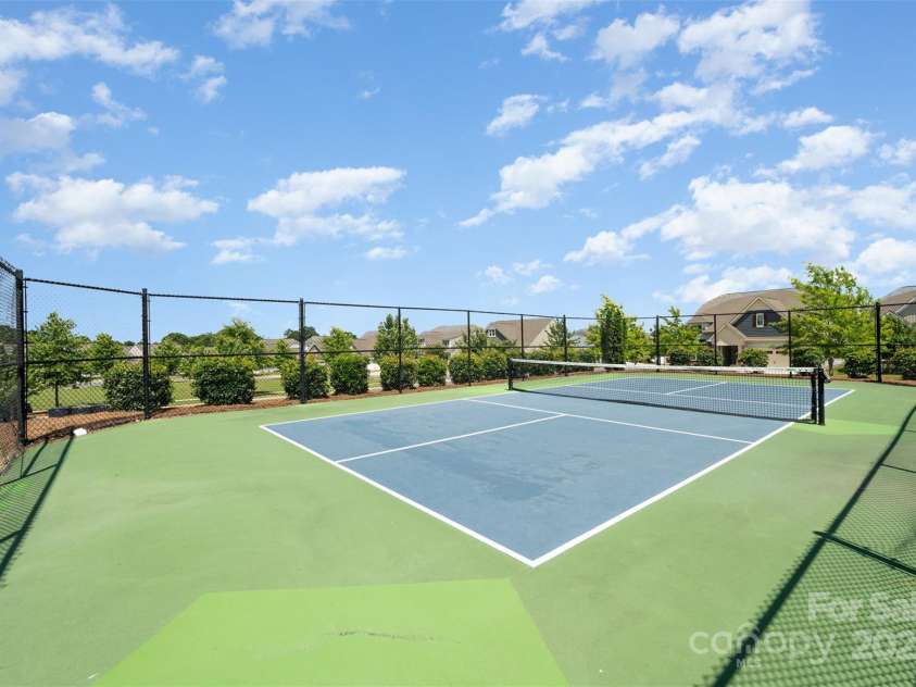 12912 Canterbury Castle Drive, Charlotte, NC 28273.  MLS# CAR4272010, YatesRealty ID 21807. 