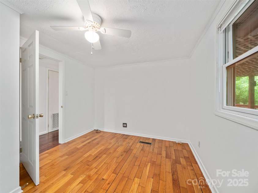 125 Heartland Lane, Burnsville, NC 28714.  MLS# CAR4273356, YatesRealty ID 21808. 3rd Bedroom