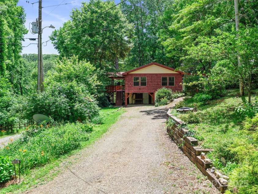 125 Heartland Lane, Burnsville, NC 28714.  MLS# CAR4273356, YatesRealty ID 21808. Driveway with landscaping on both sides!