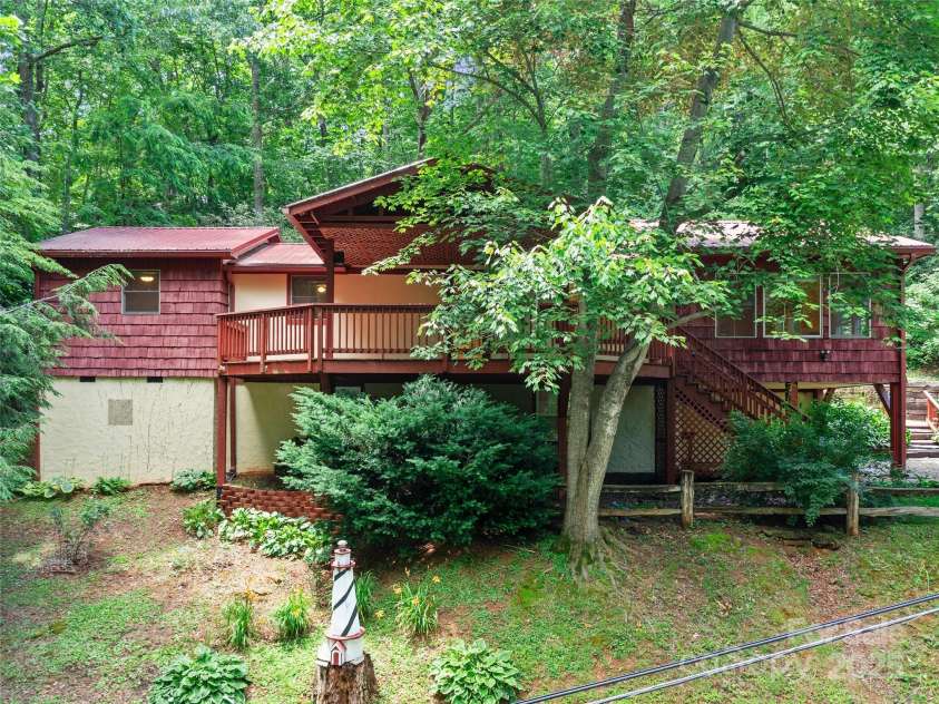 125 Heartland Lane, Burnsville, NC 28714.  MLS# CAR4273356, YatesRealty ID 21808. Nestled among the trees.