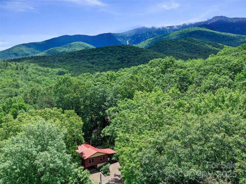 125 Heartland Lane, Burnsville, NC 28714.  MLS# CAR4273356, YatesRealty ID 21808. Nestled among the trees!