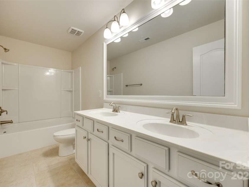 169 Halifax Drive, Fort Mill, SC 29707.  MLS# CAR4270369, YatesRealty ID 21809. 