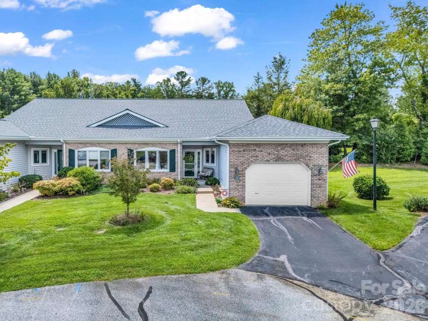 20 Country Meadows Lane, Hendersonville, NC 28792.  MLS# CAR4338193, YatesRealty ID 21809. 