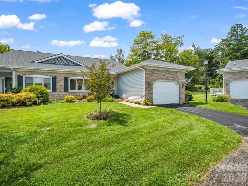 20 Country Meadows Lane, Hendersonville, NC 28792.  MLS# CAR4338193, YatesRealty ID 21809. Great front yard