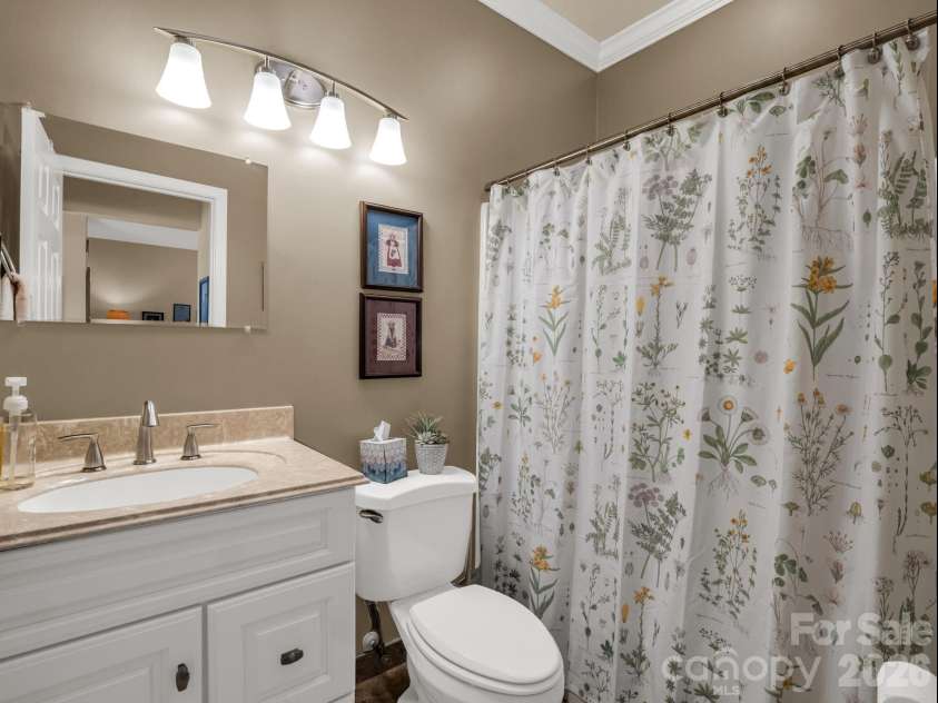 20 Country Meadows Lane, Hendersonville, NC 28792.  MLS# CAR4338193, YatesRealty ID 21809. Hall bath