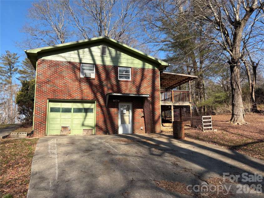 89 Whippoorwill Road, Brevard, NC 28712.  MLS# CAR4339873, YatesRealty ID 2181. 