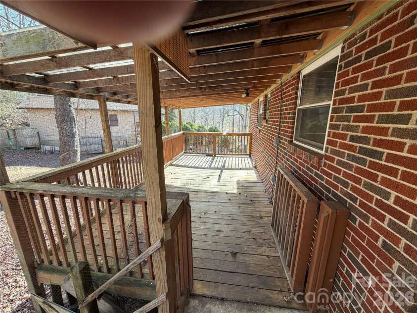 89 Whippoorwill Road, Brevard, NC 28712.  MLS# CAR4339873, YatesRealty ID 2181. 