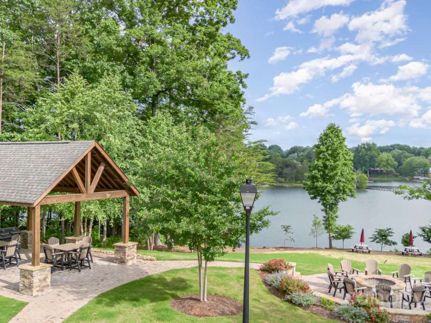 138 Lanyard Drive, Mooresville, NC 28117.  MLS# CAR4260575, YatesRealty ID 21810. Lake Access - bring your  kayak and drop it in
