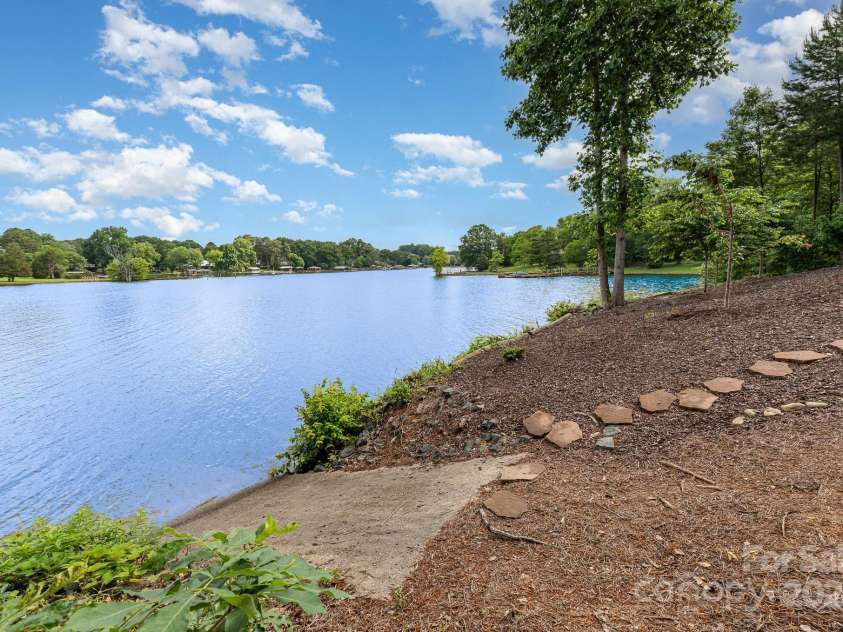 138 Lanyard Drive, Mooresville, NC 28117.  MLS# CAR4260575, YatesRealty ID 21810. Neighborhood Waterfront Area