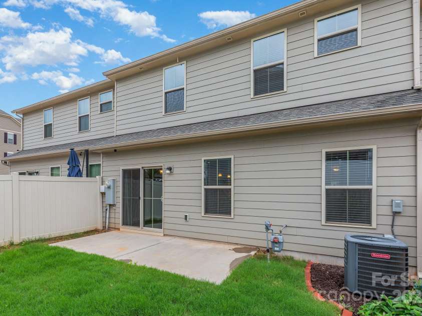 138 Lanyard Drive, Mooresville, NC 28117.  MLS# CAR4260575, YatesRealty ID 21810. Privacy Fencing