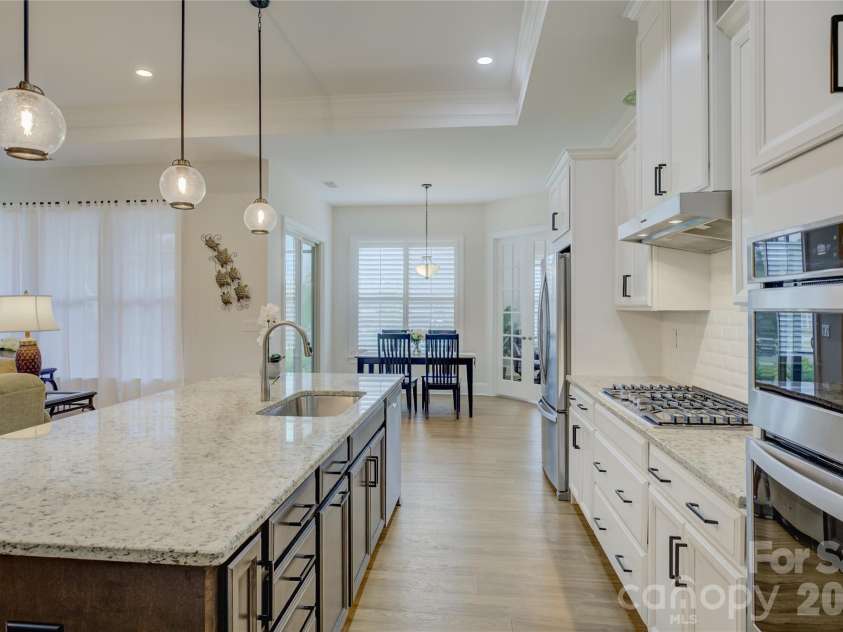82228 Standing Oak Drive, Charlotte, NC 28278.  MLS# CAR4309778, YatesRealty ID 21810. 