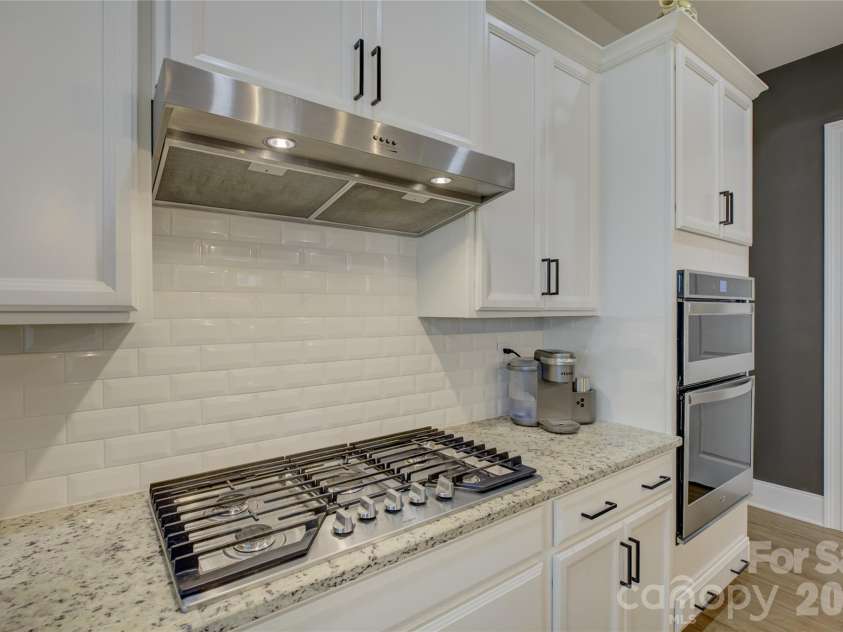 82228 Standing Oak Drive, Charlotte, NC 28278.  MLS# CAR4309778, YatesRealty ID 21810. 