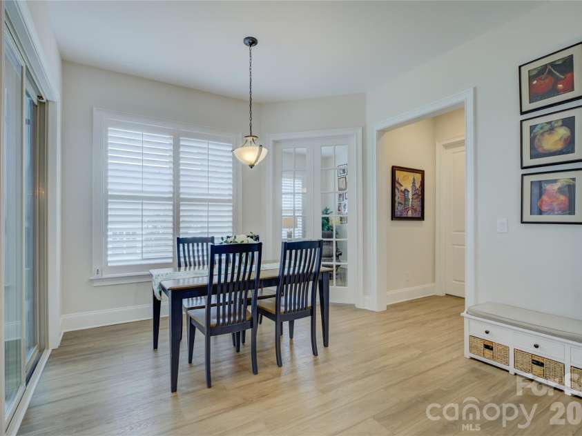 82228 Standing Oak Drive, Charlotte, NC 28278.  MLS# CAR4309778, YatesRealty ID 21810. 