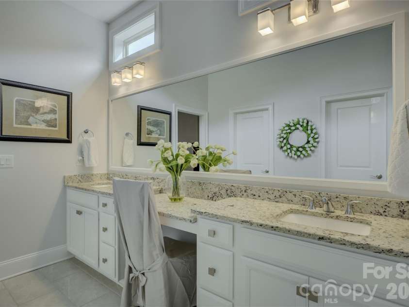 82228 Standing Oak Drive, Charlotte, NC 28278.  MLS# CAR4309778, YatesRealty ID 21810. 