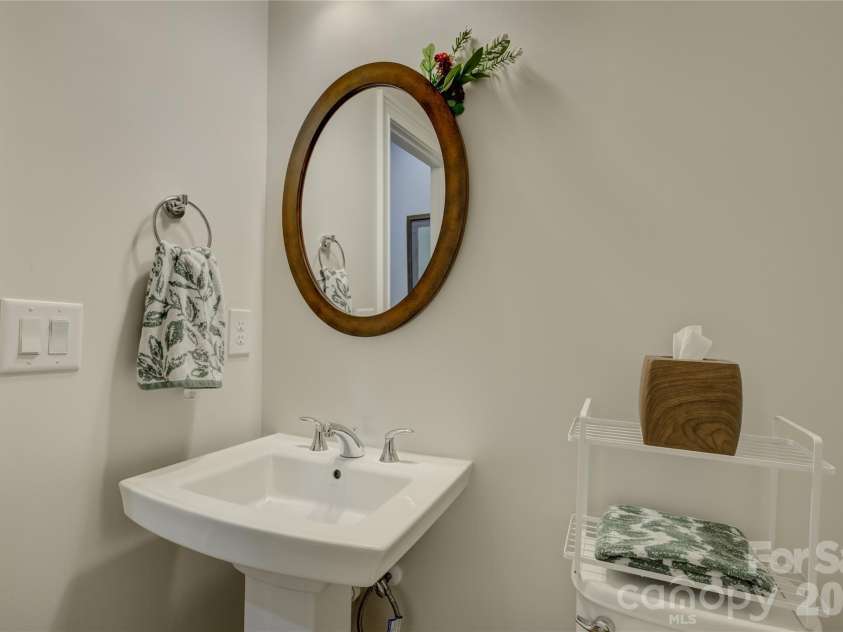 82228 Standing Oak Drive, Charlotte, NC 28278.  MLS# CAR4309778, YatesRealty ID 21810. 