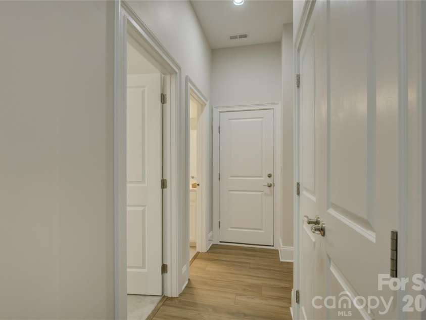 82228 Standing Oak Drive, Charlotte, NC 28278.  MLS# CAR4309778, YatesRealty ID 21810. 