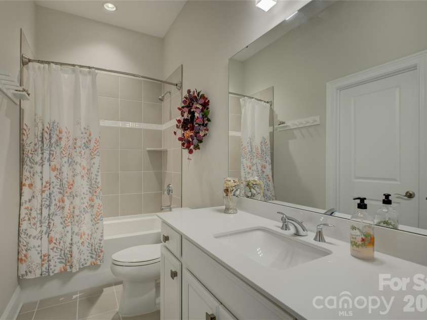 82228 Standing Oak Drive, Charlotte, NC 28278.  MLS# CAR4309778, YatesRealty ID 21810. 