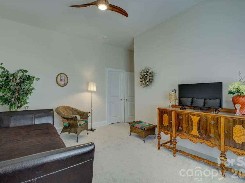 82228 Standing Oak Drive, Charlotte, NC 28278.  MLS# CAR4309778, YatesRealty ID 21810. 